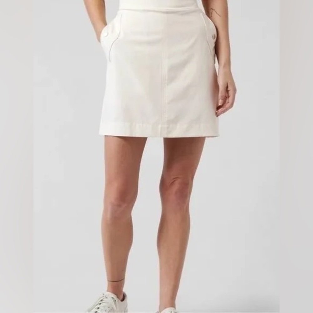 Athleta Vienna stretch fabric,silky sleek,cream skort size 4